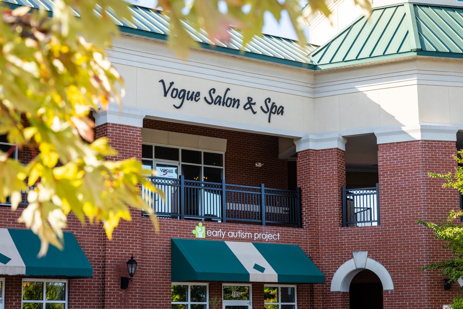 Vogue Salon & Spa nail photo 2